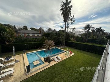 CASA EN VENTA EN BARRIO PRIVADO SEPTIEMBRE