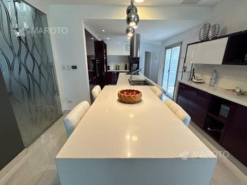 CASA EN VENTA EN BARRIO PRIVADO SEPTIEMBRE