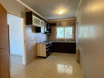 Departamento  de categoría en venta de 4 ambientes con cochera y baulera - Wilde