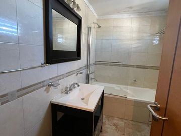 Departamento  de categoría en venta de 4 ambientes con cochera y baulera - Wilde