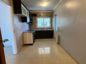 Departamento  de categoría en venta de 4 ambientes con cochera y baulera - Wilde