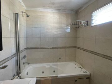 Departamento  de categoría en venta de 4 ambientes con cochera y baulera - Wilde