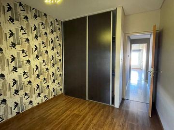 Departamento  de categoría en venta de 4 ambientes con cochera y baulera - Wilde