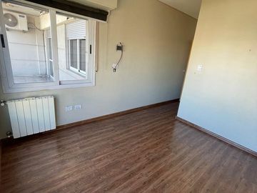 Departamento  de categoría en venta de 4 ambientes con cochera y baulera - Wilde