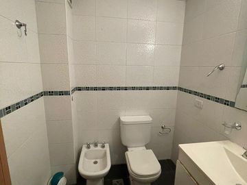 Departamento  de categoría en venta de 4 ambientes con cochera y baulera - Wilde
