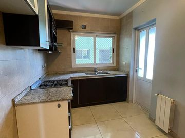Departamento  de categoría en venta de 4 ambientes con cochera y baulera - Wilde