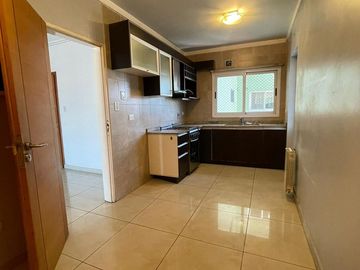 Departamento  de categoría en venta de 4 ambientes con cochera y baulera - Wilde