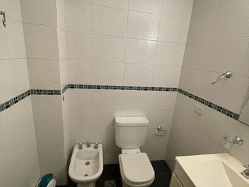 Departamento  de categoría en venta de 4 ambientes con cochera y baulera - Wilde