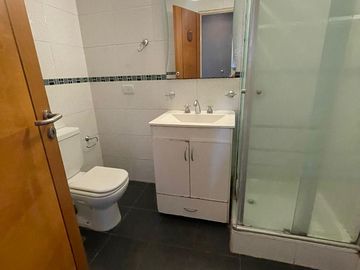 Departamento  de categoría en venta de 4 ambientes con cochera y baulera - Wilde