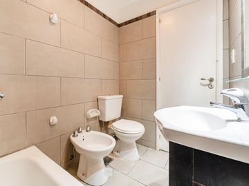 Venta - Departamento 3 ambientes - Balcón saliente - Zona Plaza Mitre