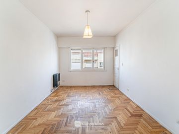 Venta - Departamento 3 ambientes - Balcón saliente - Zona Plaza Mitre