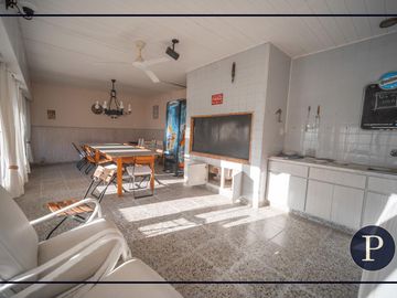 Chalet de estilo de barrio Stella Maris