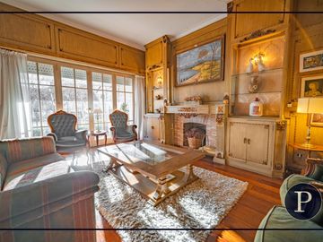 Chalet de estilo de barrio Stella Maris