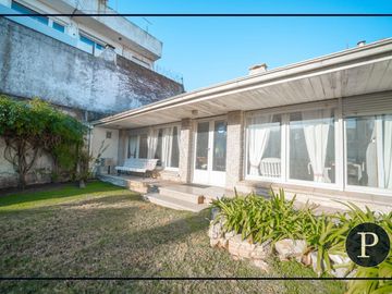 Chalet de estilo de barrio Stella Maris