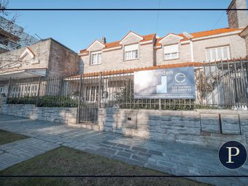 Chalet de estilo de barrio Stella Maris