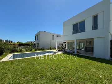 Casa en venta con 3 suites en Castaños, Nordelta