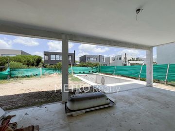 Casa en venta con 3 suites en Castaños, Nordelta