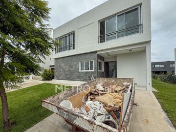 Casa en venta con 3 suites en Castaños, Nordelta