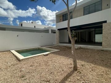 Casa en Venta en privada Tamora en Conkal, Yucatán.