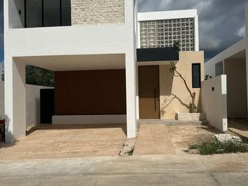 Casa en Venta en privada Tamora en Conkal, Yucatán.