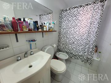 Venta departamento 4 ambientes con balcón en Wilde