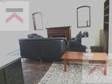 Venta interesante y solida casa para actualizar en La Lucila , vias a Libertador.