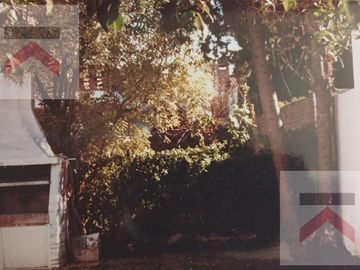 Venta interesante y solida casa para actualizar en La Lucila , vias a Libertador.