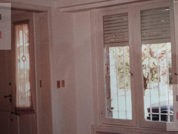 Venta interesante y solida casa para actualizar en La Lucila , vias a Libertador.