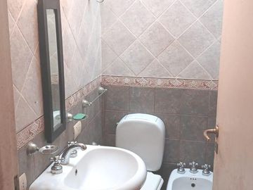 Venta interesante y solida casa para actualizar en La Lucila , vias a Libertador.