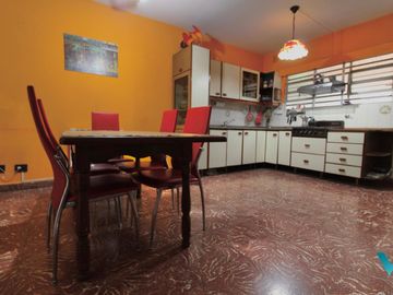 Casa en venta Ituzaingo, Villa Ariza  4 dormitorios con Parq
