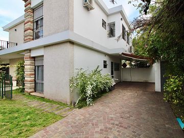 Casa en venta Ituzaingo, Villa Ariza  4 dormitorios con Parq