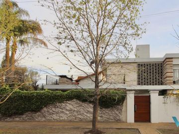 Casa en venta Ituzaingo, Villa Ariza  4 dormitorios con Parq
