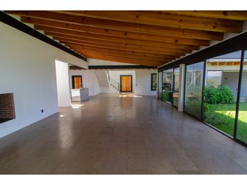 CV CASA CON VISTA AL LAGO, AVNDARO (ML)