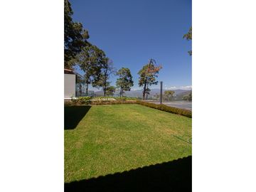 CV CASA CON VISTA AL LAGO, AVNDARO (ML)