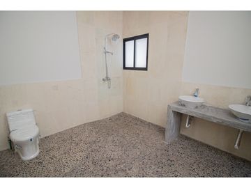 CV CASA CON VISTA AL LAGO, AVNDARO (ML)