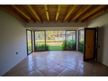 CV CASA CON VISTA AL LAGO, AVNDARO (ML)