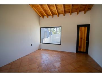 CV CASA CON VISTA AL LAGO, AVNDARO (ML)