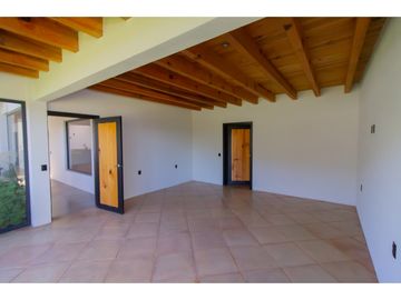 CV CASA CON VISTA AL LAGO, AVNDARO (ML)