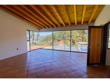 CV CASA CON VISTA AL LAGO, AVNDARO (ML)