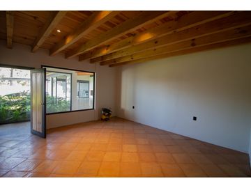 CV CASA CON VISTA AL LAGO, AVNDARO (ML)