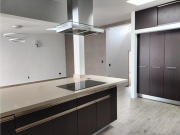 REESTRENA CÓMODA CASA EN SATELITE DE UN PISO EN CALLE CERRADA