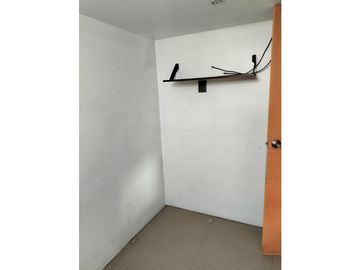 REESTRENA CÓMODA CASA EN SATELITE DE UN PISO EN CALLE CERRADA