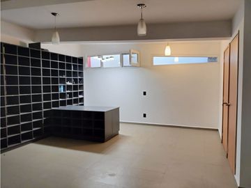 REESTRENA CÓMODA CASA EN SATELITE DE UN PISO EN CALLE CERRADA