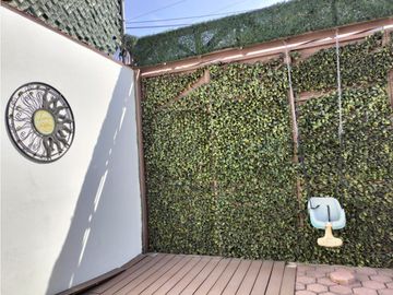 REESTRENA CÓMODA CASA EN SATELITE DE UN PISO EN CALLE CERRADA