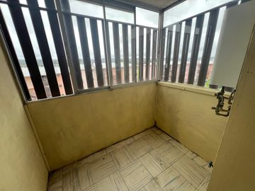 Se Vende Amplio Departamento en Belloto 2000