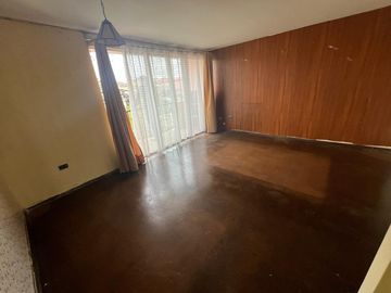Se Vende Amplio Departamento en Belloto 2000