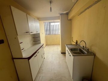 Se Vende Amplio Departamento en Belloto 2000