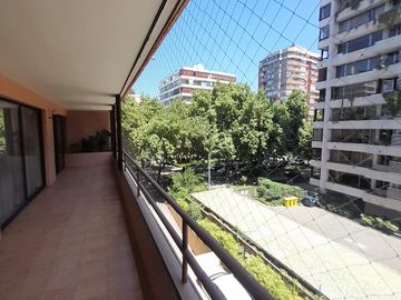 SE VENDE AMPLIO DEPARTAMENTO EN CARMEN SYLVA