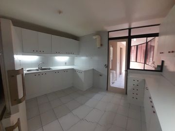SE VENDE AMPLIO DEPARTAMENTO EN CARMEN SYLVA
