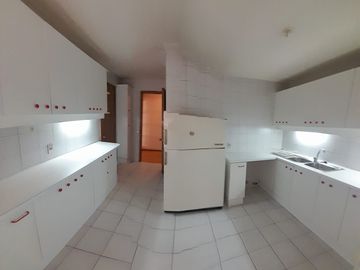 SE VENDE AMPLIO DEPARTAMENTO EN CARMEN SYLVA